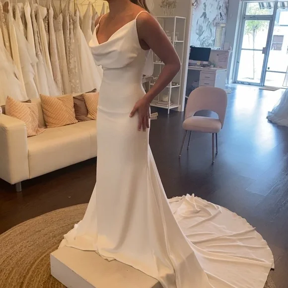 Pronovias Elegant White Wedding Dress